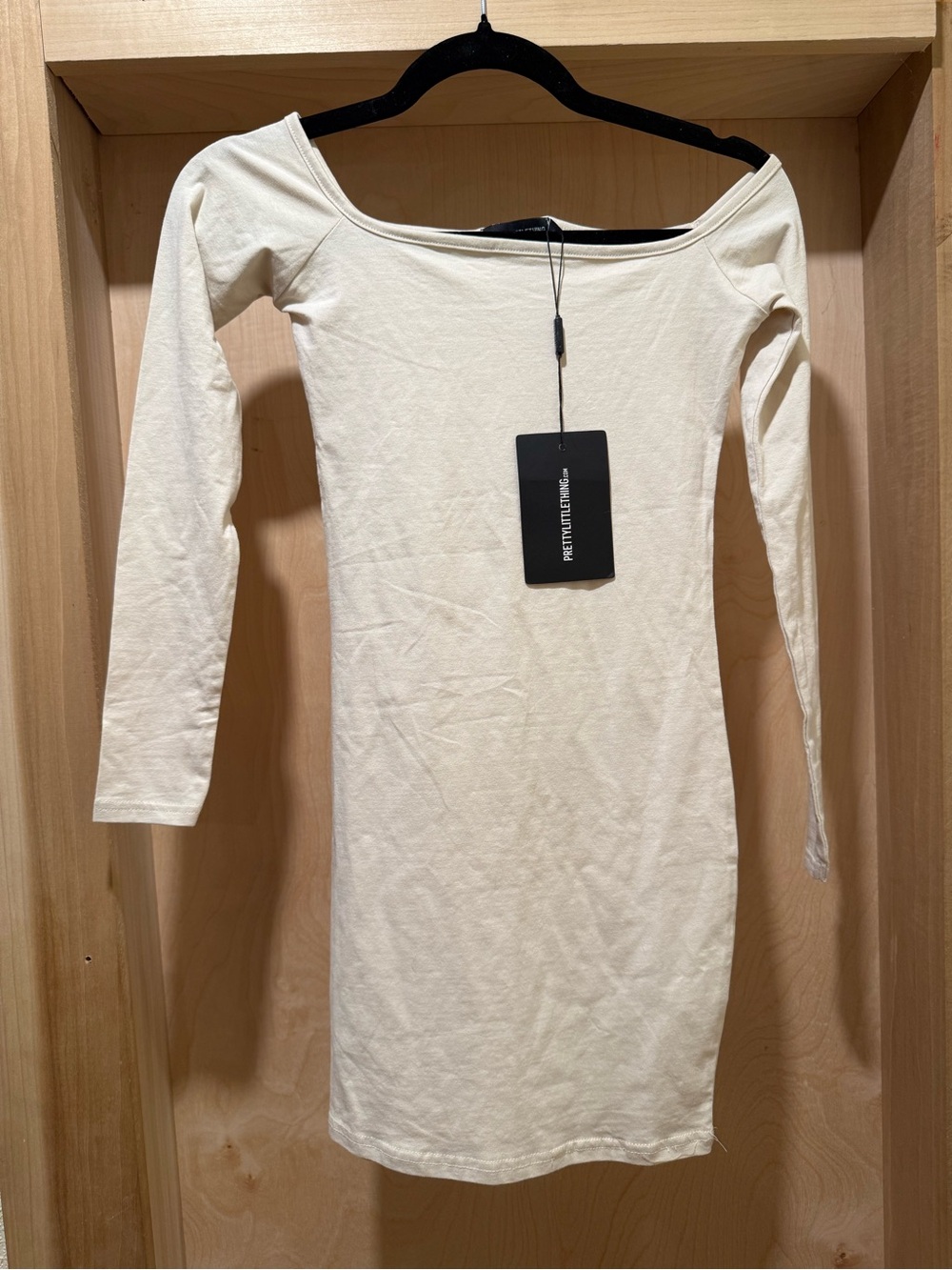 PrettyLittleThing Cream Off-Shoulder Long Sleeve Bodycon Dress Size 0 New